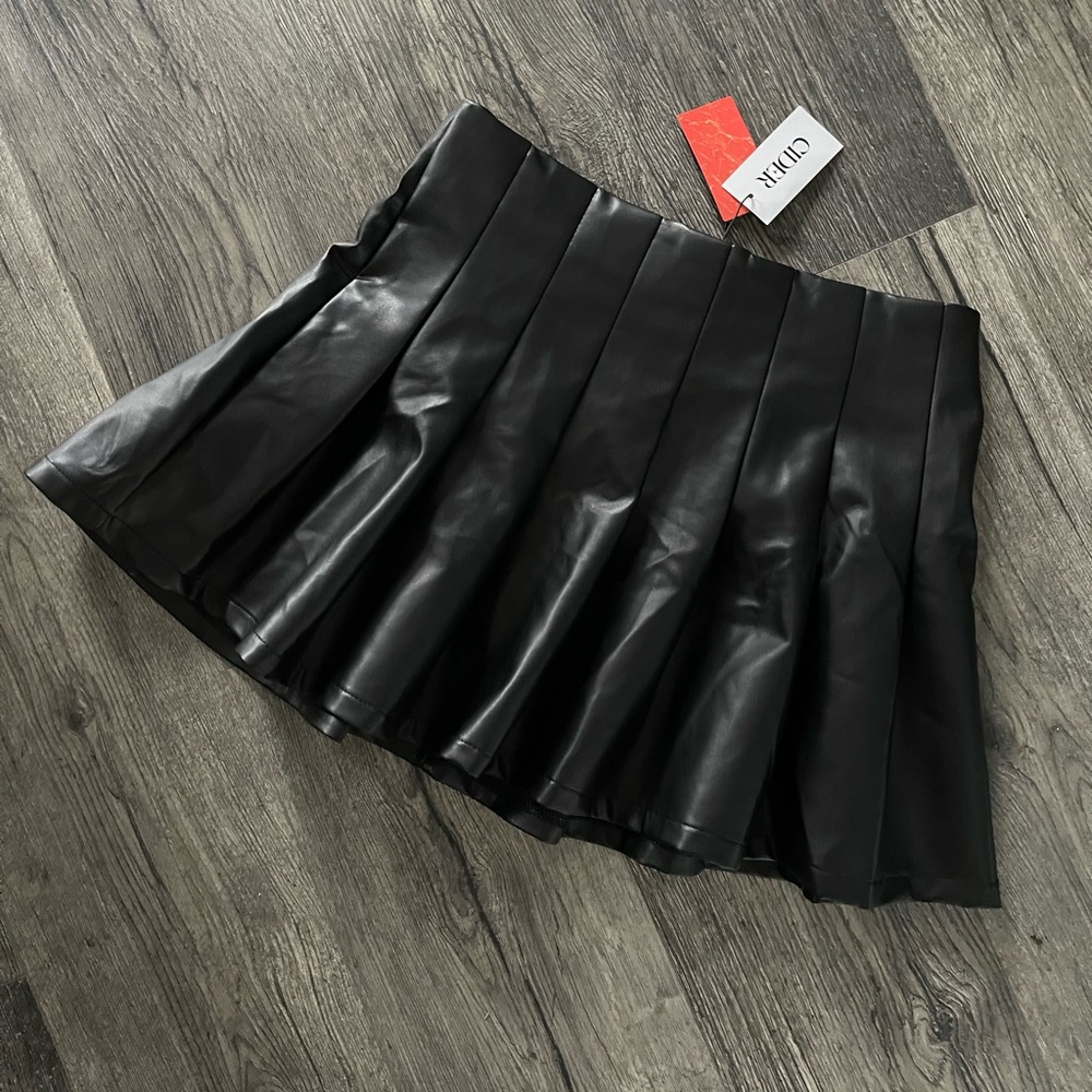 PU faux leather mini pleated skirt size L Cider